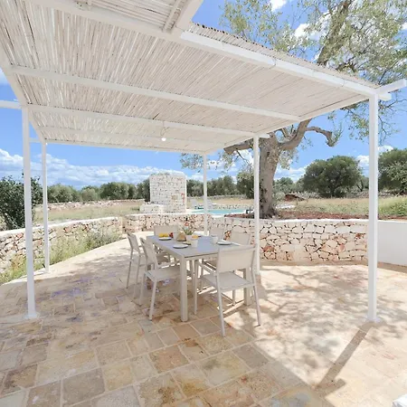 Trullo White Dream Con Piscina فيلة أوستوني