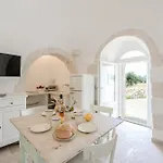 Trullo White Dream Con Piscina וילה *