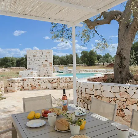 Trullo White Dream Con Piscina ヴィラ オストゥーニ