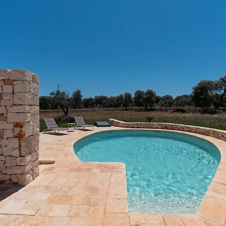 Trullo White Dream Con Piscina ヴィラ オストゥーニ