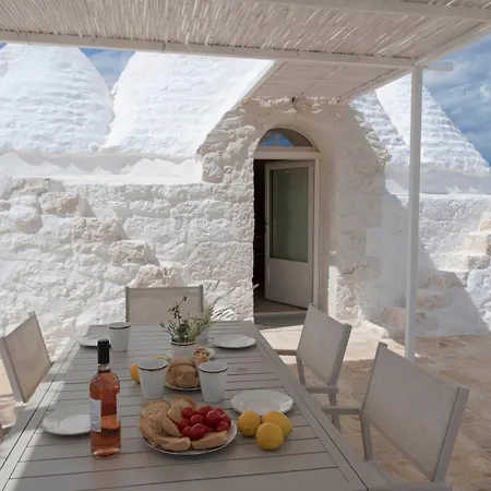 Trullo White Dream Con Piscina Ostuni